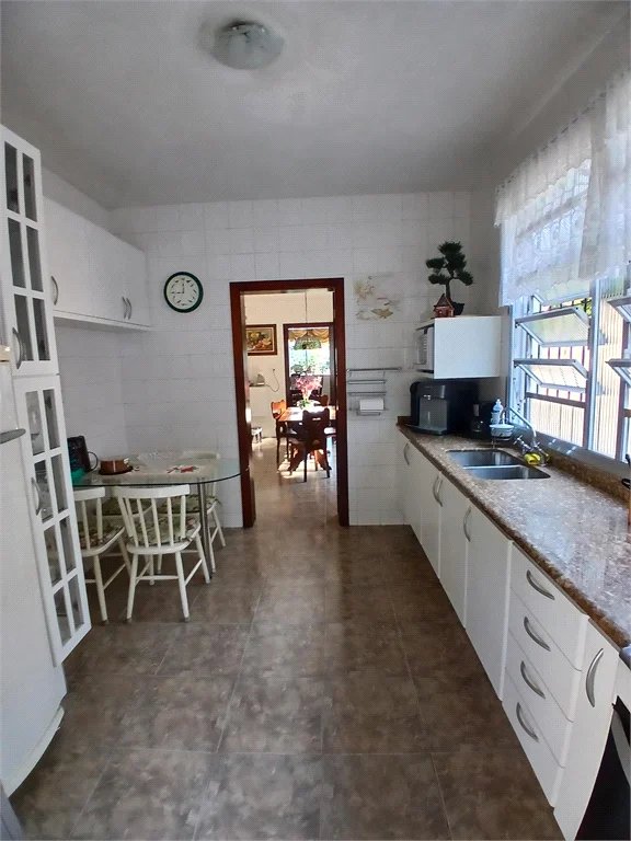 Sobrado à venda com 4 quartos, sendo 2 suítes,  em Jardim Leonor, São Paulo, SP