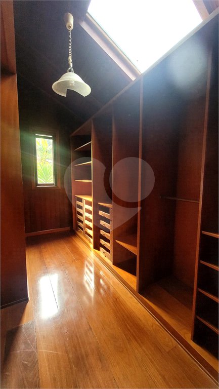 Casa à venda ou para alugar com 3 quartos, sendo 1 suíte, no condomínio Associação Reserva das Hortênsias, Mairiporã - SP
