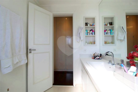 Apartamento à venda com 3 quartos, sendo 1 suíte, em Indianópolis, São Paulo, SP