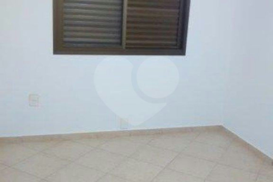 Apartamento à venda com 2 quartos, sendo 1 suíte, em Vila Tupi, Praia Grande, SP