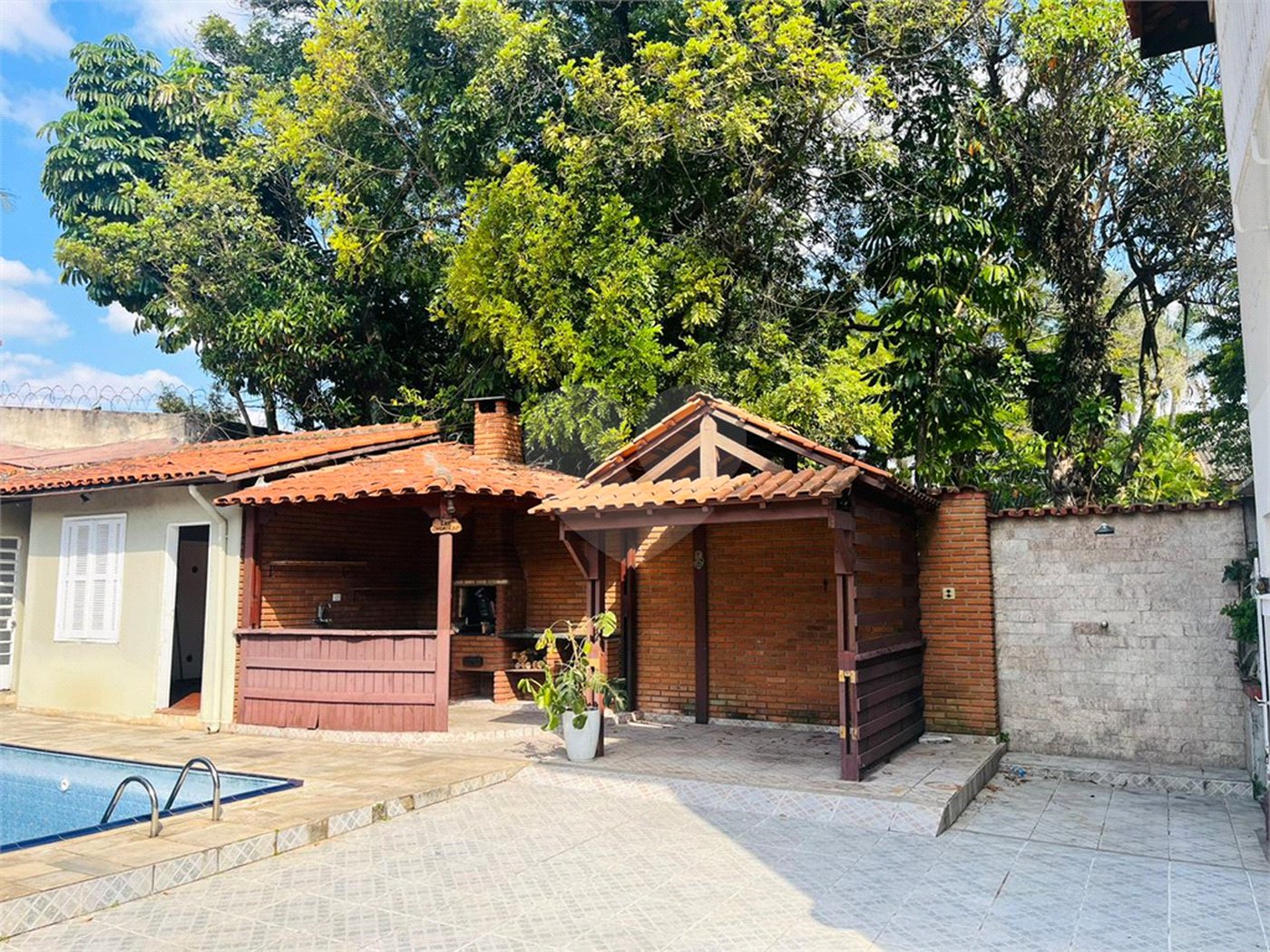 Casa à venda com 4 quartos, sendo 1 suíte, em Jardim São Bento, São Paulo, SP