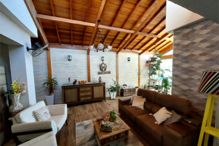 Casa residencial com ponto comercial a venda no Centro