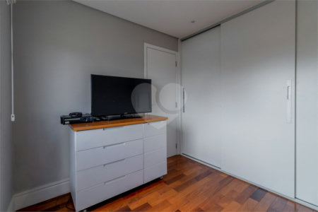 Apartamento à venda com 3 quartos, sendo 1 suíte, em Campo Belo, São Paulo, SP