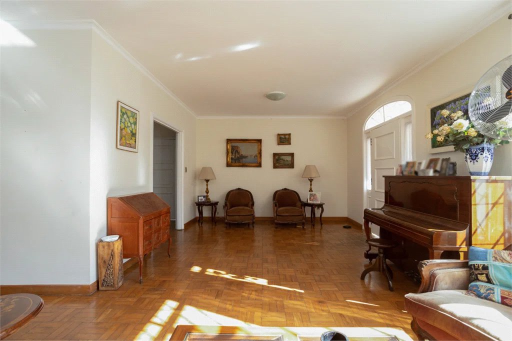Sobrado à venda com 4 quartos, sendo 2 suítes, em Vila Madalena, São Paulo, SP