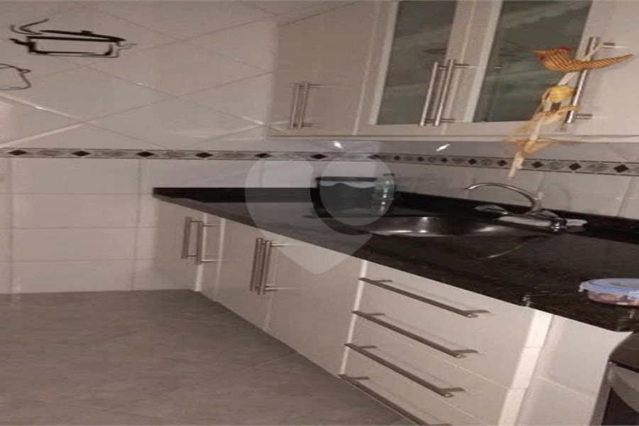 Casa à venda com 3 quartos, sendo 1 suíte, no condomínio Horto Residence, São Paulo - SP