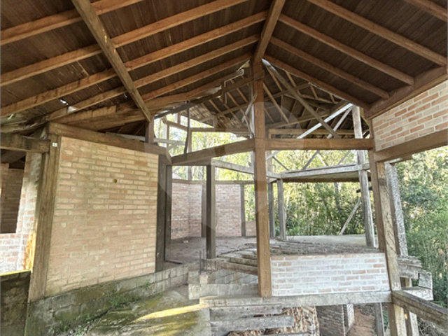 Casa à venda com 3 quartos, sendo 2 suítes,  no condomínio Alpes da Cantareira, Mairiporã - SP