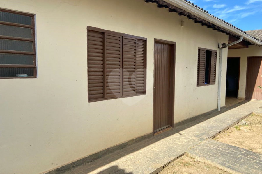 Casa à venda com 5 quartos, sendo 4 suítes, no condomínio Vilarejo Estoril, Mairiporã - SP