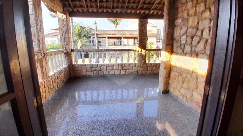 Casa à venda com 4 quartos, sendo 1 suíte, em Bangu, Rio de Janeiro, RJ