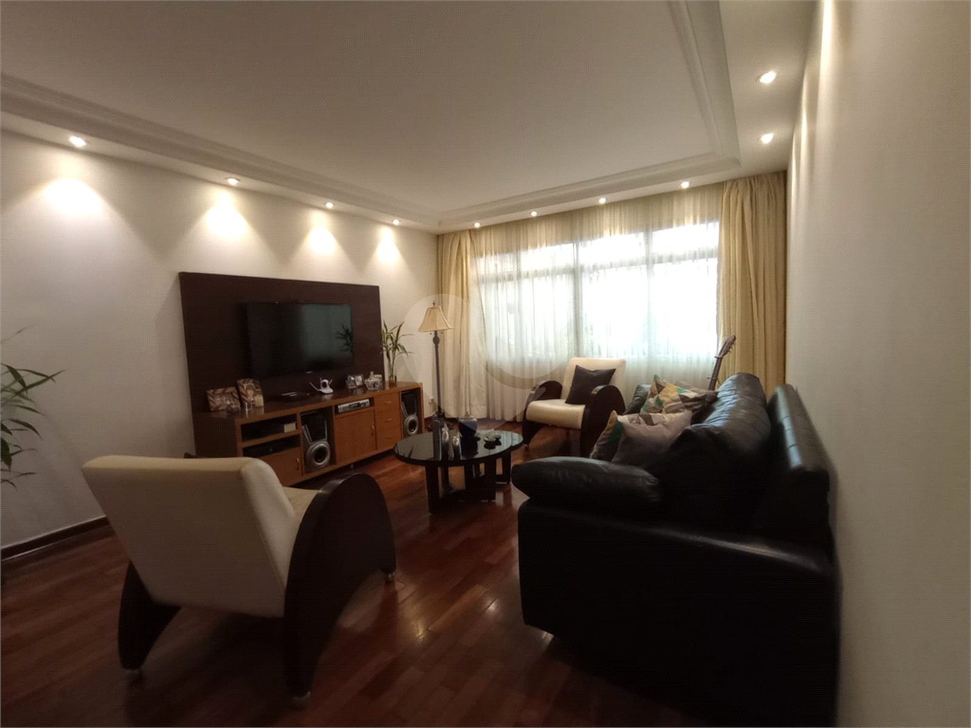 Sobrado à venda com 4 quartos, sendo 1 suíte,  em Jardim Prudência, São Paulo, SP
