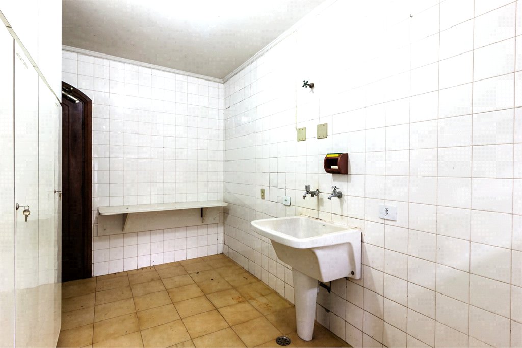 Casa à venda com 4 quartos, sendo 1 suíte, em Jardim das Bandeiras, São Paulo, SP