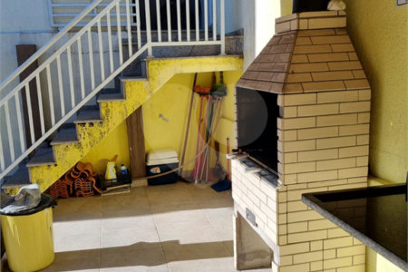 Casa à venda com 2 suítes no condomínio Jd. Avelino II, São Paulo - SP