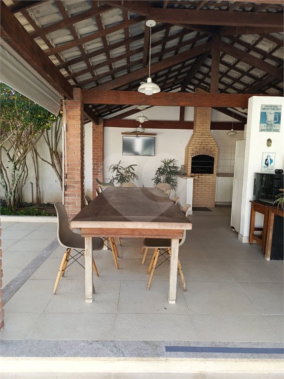 Casa à venda com 9 quartos, sendo 8 suítes, no condomínio Village Elisabete, Rio de Janeiro - RJ