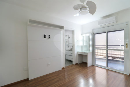 Casa à venda com 4 quartos, sendo 3 suítes, no condomínio Flower Garden Residence, São Paulo - SP