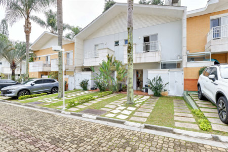 Casa à venda com 3 quartos, sendo 1 suíte, no condomínio Magnólia Gardens, São Paulo - SP