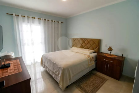 Sobrado à venda com 4 quartos, sendo 1 suíte,  em Vila Sônia, São Paulo, SP