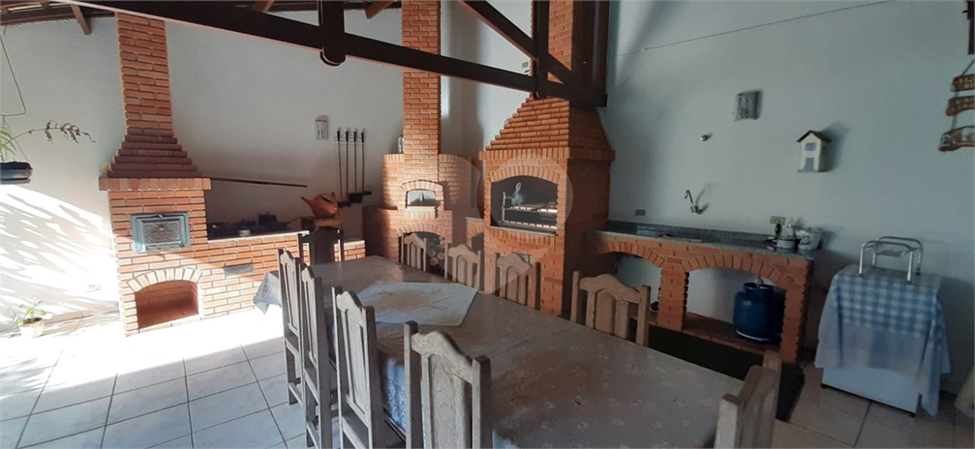 Casa à venda com 3 quartos, sendo 1 suíte, no condomínio Sausalito, Mairiporã - SP