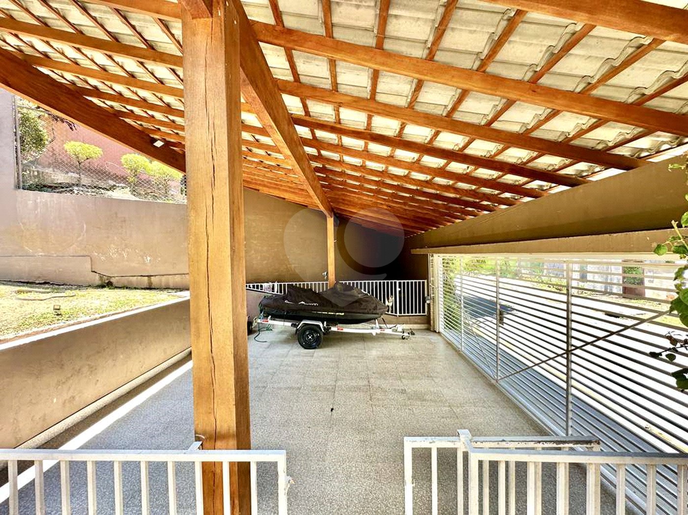 Casa à venda com 4 quartos, sendo 3 suítes, no condomínio Vilarejo, Carapicuíba - SP
