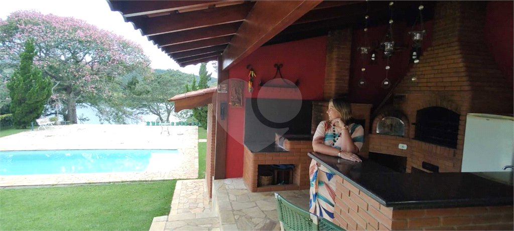 Chácara à venda com 5 quartos, sendo 2 suítes, no Centro, Piracaia, SP
