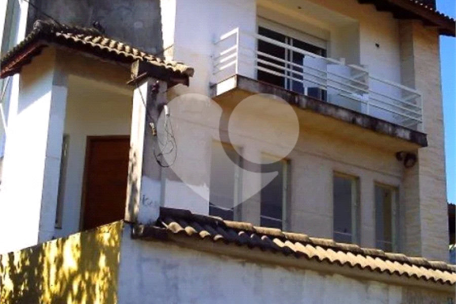 Sobrado à venda com 3 quartos, sendo 1 suíte, em Tremembé, São Paulo, SP