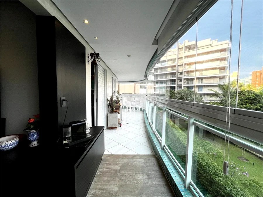 Apartamento à venda com 3 quartos, sendo 1 suíte, em Riviera de São Lourenço, Bertioga, SP