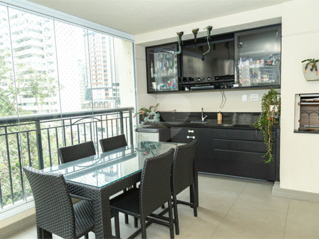 Apartamento à venda com 4 quartos, sendo 2 suítes,  em Moema, São Paulo, SP