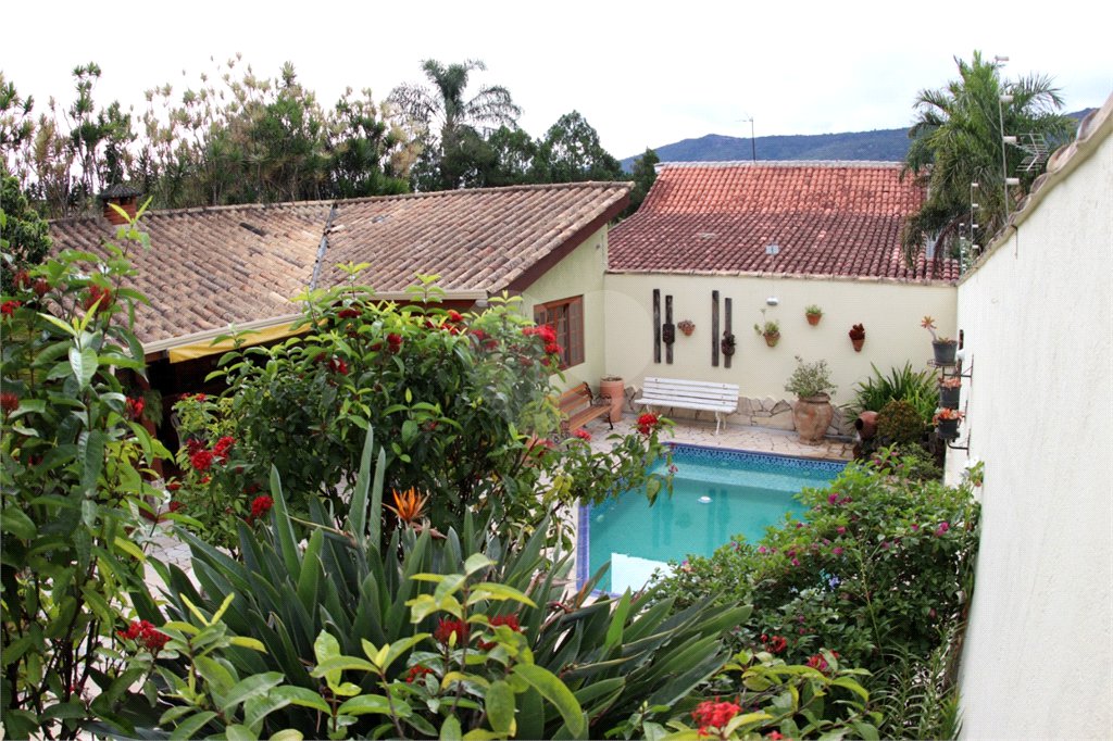 Casa à venda ou para alugar com 3 suítes em Vila Petrópolis, Atibaia, SP