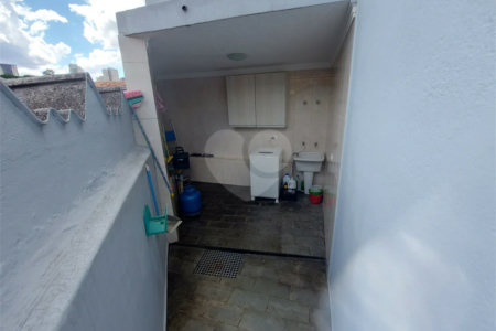 CASA TÉRREA À VENDA NA MOOCA - COM PORTEIRA FECHADA.