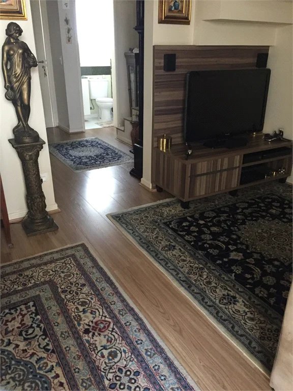 Casa à venda com 3 quartos, sendo 1 suíte, no condomínio Moradas do Horto, São Paulo - SP