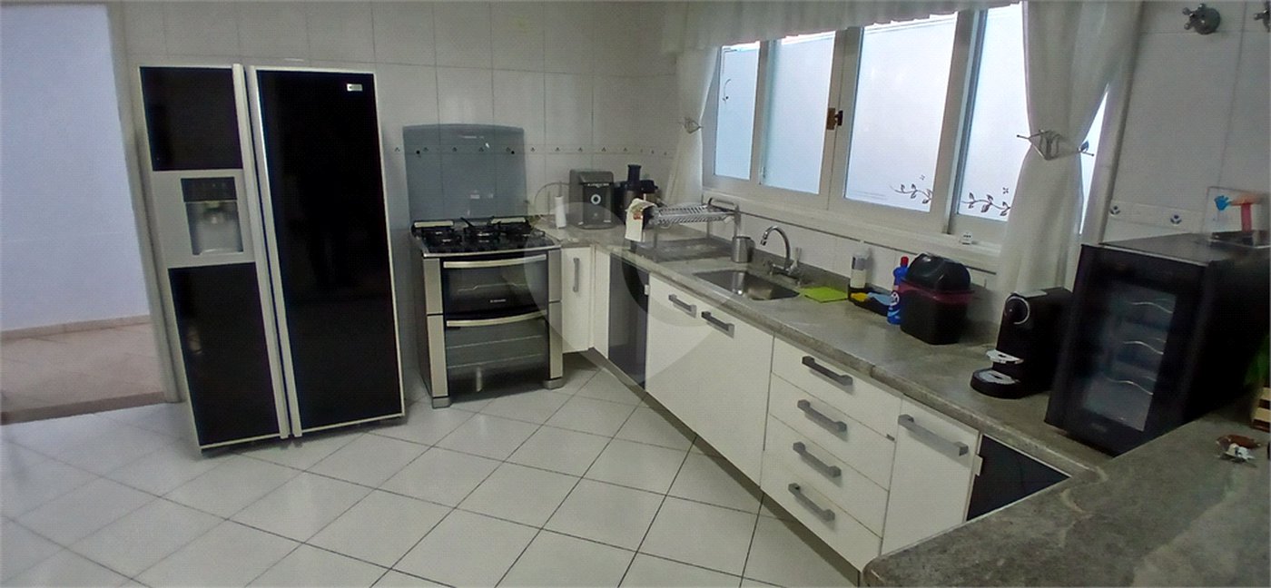 Casa à venda com 4 quartos, sendo 2 suítes, em Jardim Leonor Mendes de Barros, São Paulo, SP