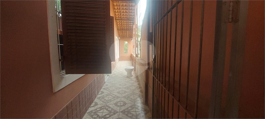 Sobrado à venda com 4 quartos, sendo 2 suítes, em Lavapés, Mairiporã, SP