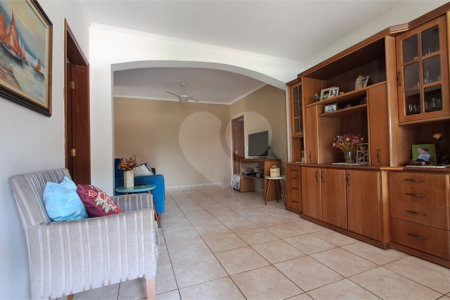 Casa à venda com 3 quartos, sendo 1 suíte, no condomínio Residencial Vale das Laranjeiras, Indaiatuba - SP