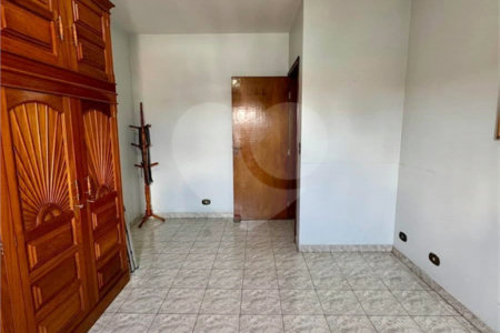 Sobrado à venda com 4 quartos, sendo 1 suíte,  em Vila Cleonice, São Paulo, SP