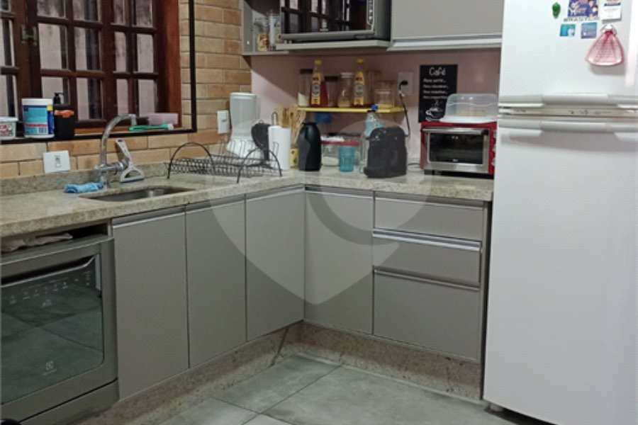 Sobrado à venda com 3 quartos, sendo 1 suíte,  em Jardim Guairaca, São Paulo, SP