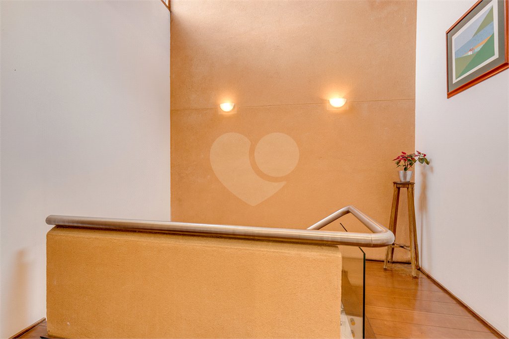 Casa à venda com 5 quartos, sendo 4 suítes, em Alto da Boa Vista, São Paulo, SP