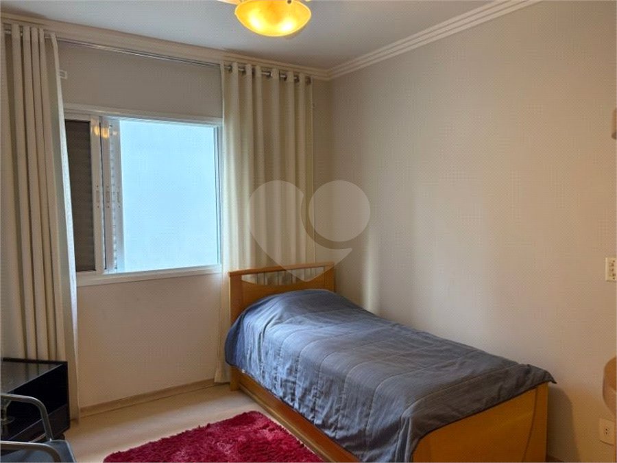 Casa à venda com 5 quartos, sendo 3 suítes, no condomínio Granja Olga III, Sorocaba - SP