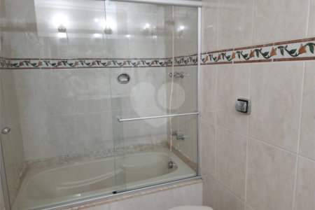 Casa à venda com 4 quartos, sendo 1 suíte,  em Parque Continental, São Paulo, SP