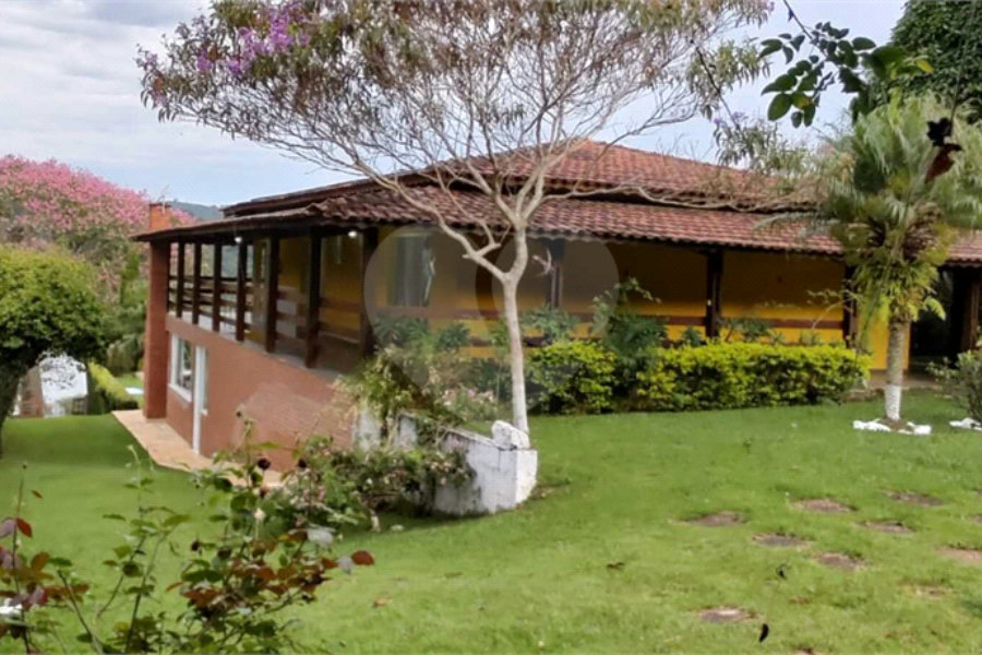 Chácara à venda com 5 quartos, sendo 2 suítes, no Centro, Piracaia, SP