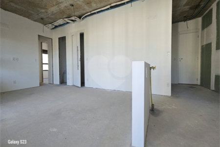 Apartamento à venda com 3 quartos, sendo 1 suíte,  em Pinheiros, São Paulo, SP