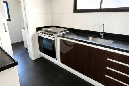 Apartamento à venda com 3 suítes em Moema, São Paulo, SP