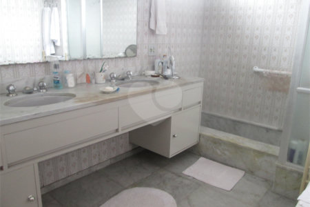 Casa à venda com 4 quartos, sendo 2 suítes, em Jardim Guedala, São Paulo, SP