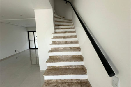 Sobrado à venda com 3 quartos, sendo 1 suíte,  em Jardim Esperança, Mogi das Cruzes, SP