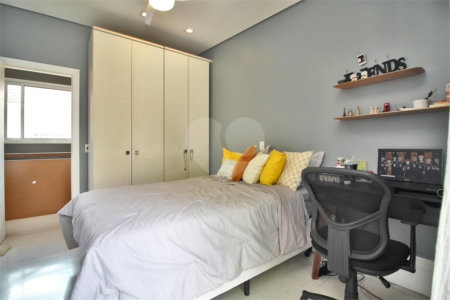 Casa à venda com 3 quartos, sendo 1 suíte, em Vila Mariana, São Paulo, SP