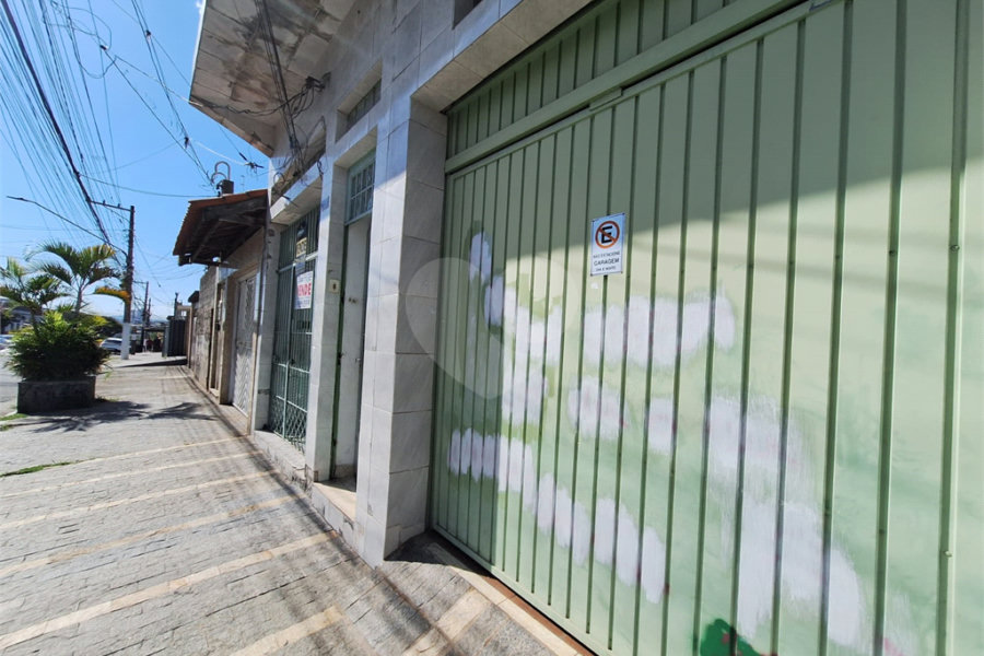 Sobrado à venda com 8 quartos em Penha, São Paulo, SP