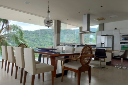 Casa à venda com 4 suítes em Praia Vermelha, Ubatuba, SP
