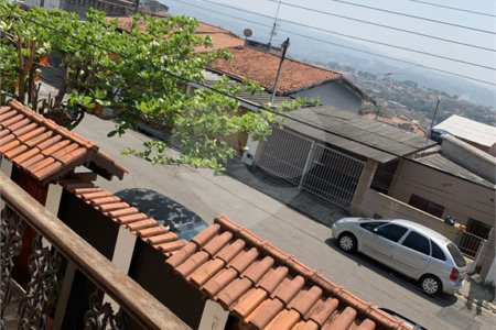Sobrado à venda com 4 quartos, sendo 3 suítes,  em Jardim Alvinópolis, Atibaia, SP