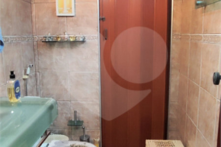 Casa à venda com 5 quartos, sendo 3 suítes, no condomínio Village Texeira Campos, Rio de Janeiro - RJ