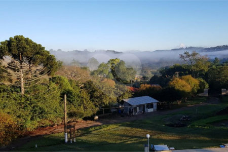 Chácara à venda com 4 quartos, sendo 2 suítes,  em Batatuba, Piracaia, SP
