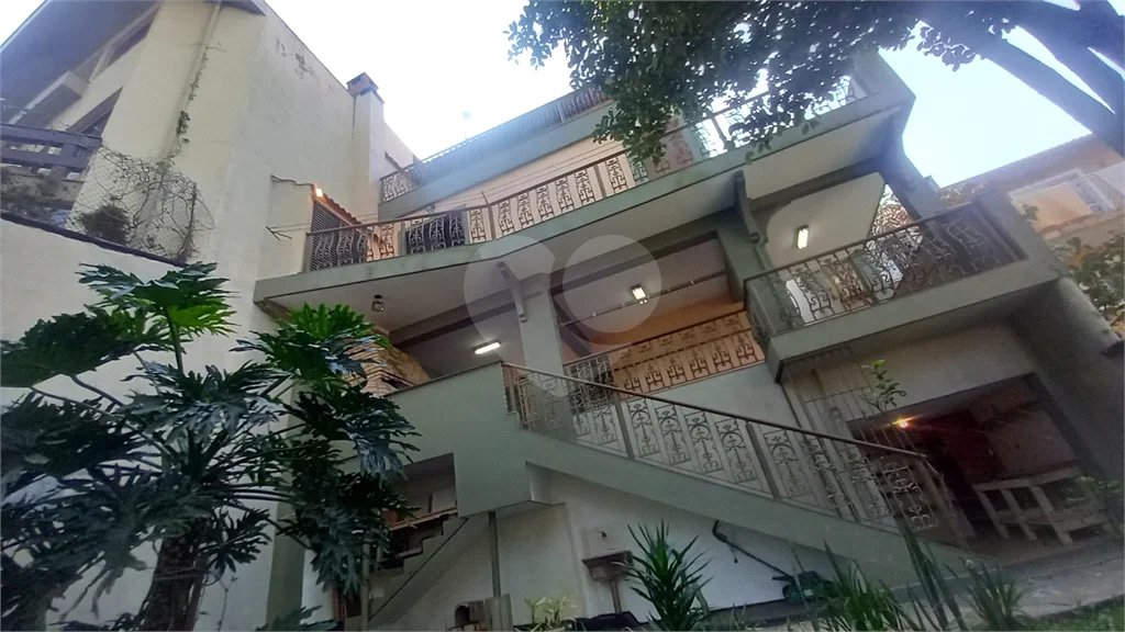 Sobrado no Tremembé com 5 dormitórios, 3 suites com hydro, closed, e varanda, sala ampla , com varanda,, quintal, 6 vagas! Abaixo da avaliação.