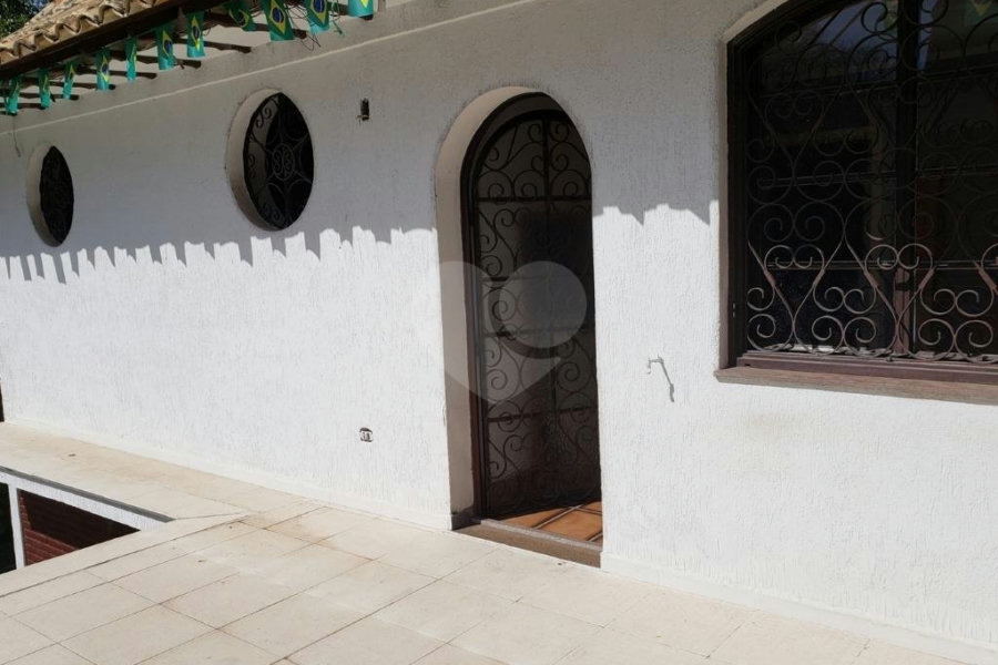 Sobrado à venda com 4 quartos, sendo 1 suíte, em Jardim Floresta, São Paulo, SP