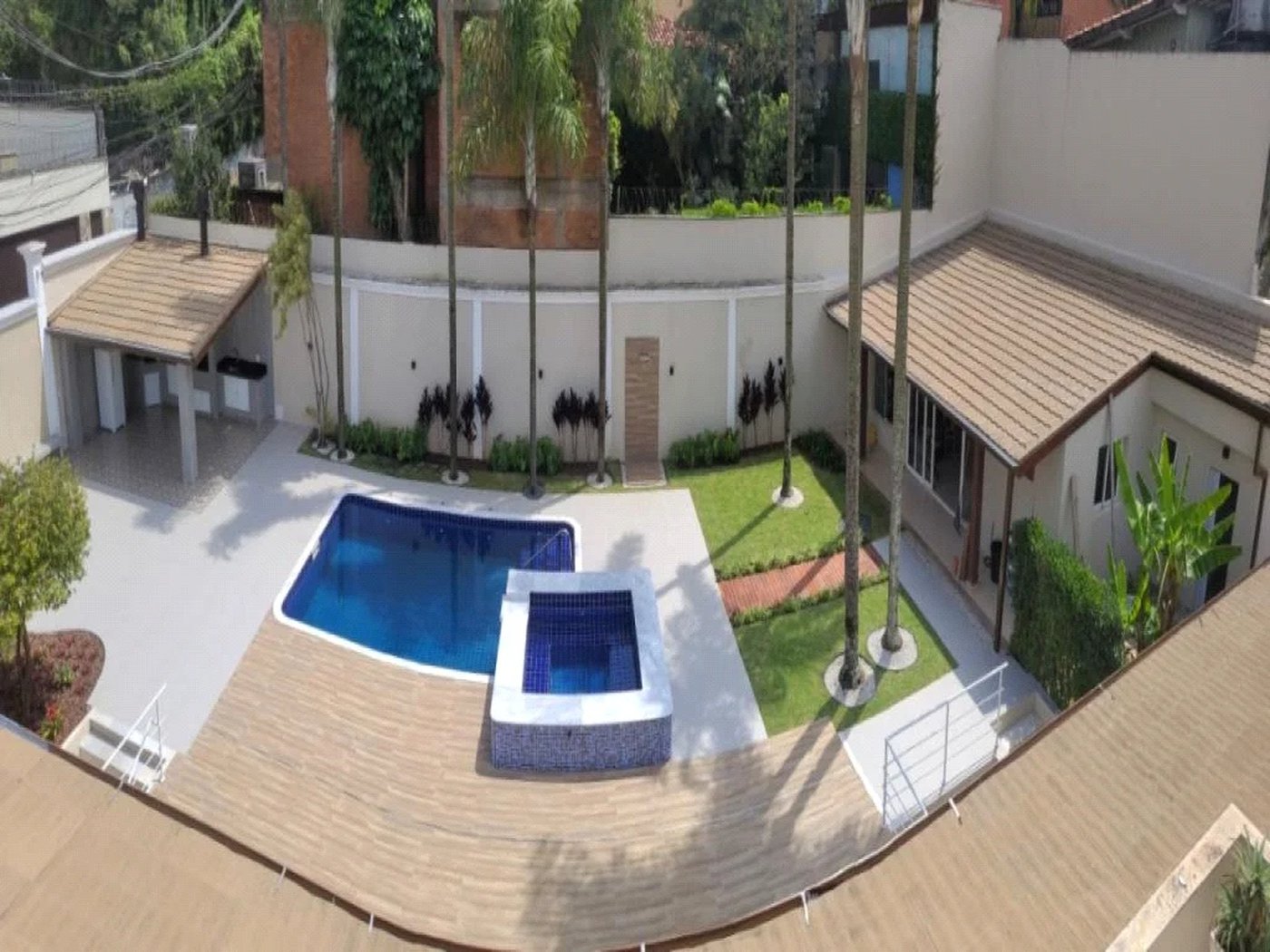 Casa à venda com 5 suítes em Paraisópolis, São Paulo, SP